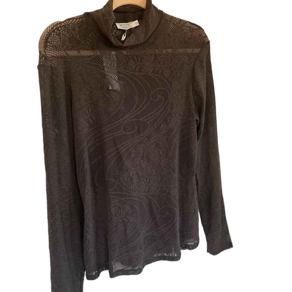 MC PLANET GRAY LACY TURTLE NECK TOP. STRETCHY. NEW. Size L/XL. LAYERING PIECE.